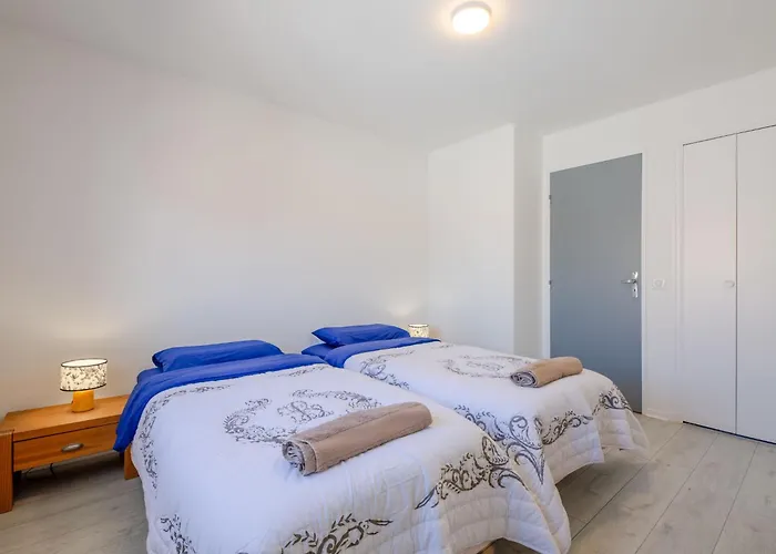 Apartment Le Christina By Interhome *